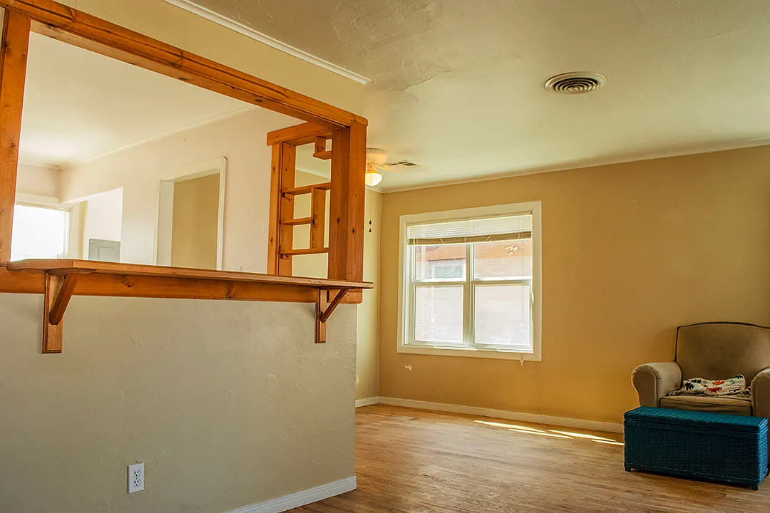 330 N Linden St — Photo 1