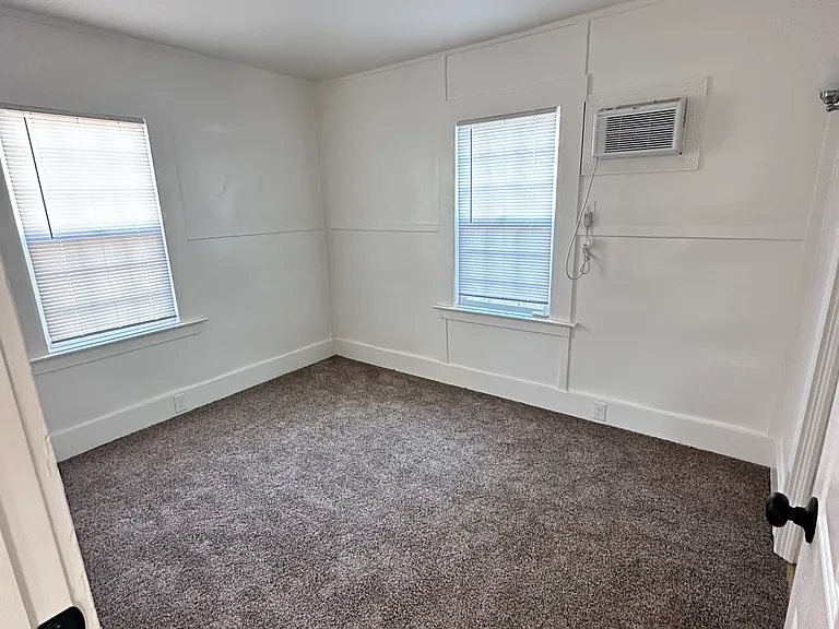 1730 McKinley Ave — Photo 3