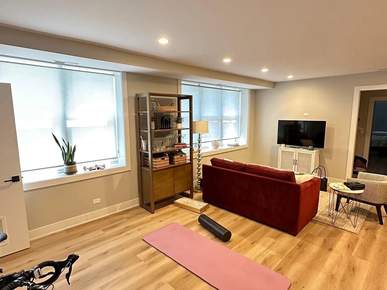 833 N Hoyne Ave — Photo 3