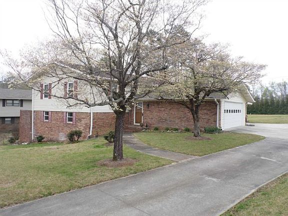 2nd image of 742 Scenic Dr NE