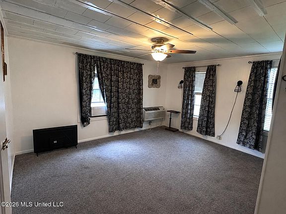 5th image of 812 Watts St