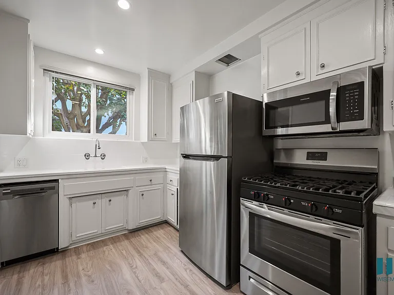 605 Barrington by Wiseman — Photo 12