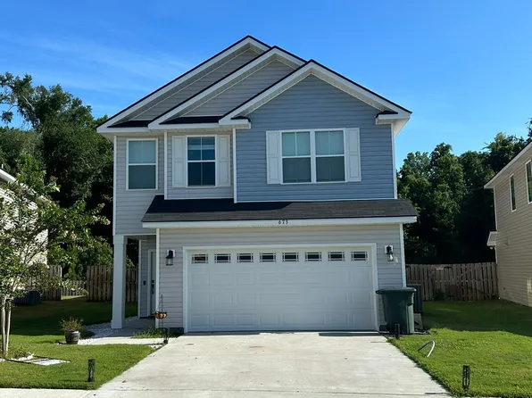 673 Fairview Cir, Hinesville, GA 31313