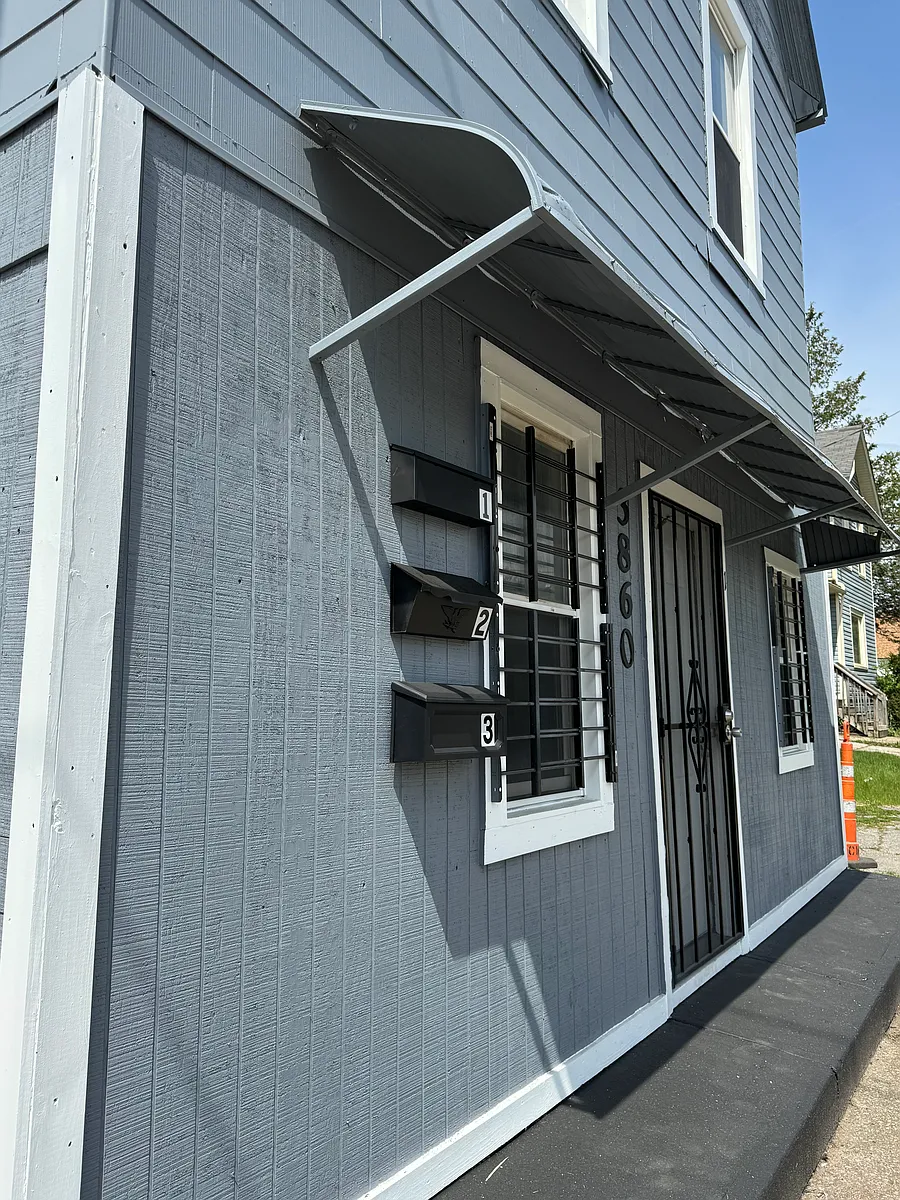 Building Photo - 3860 E 72nd St #3
