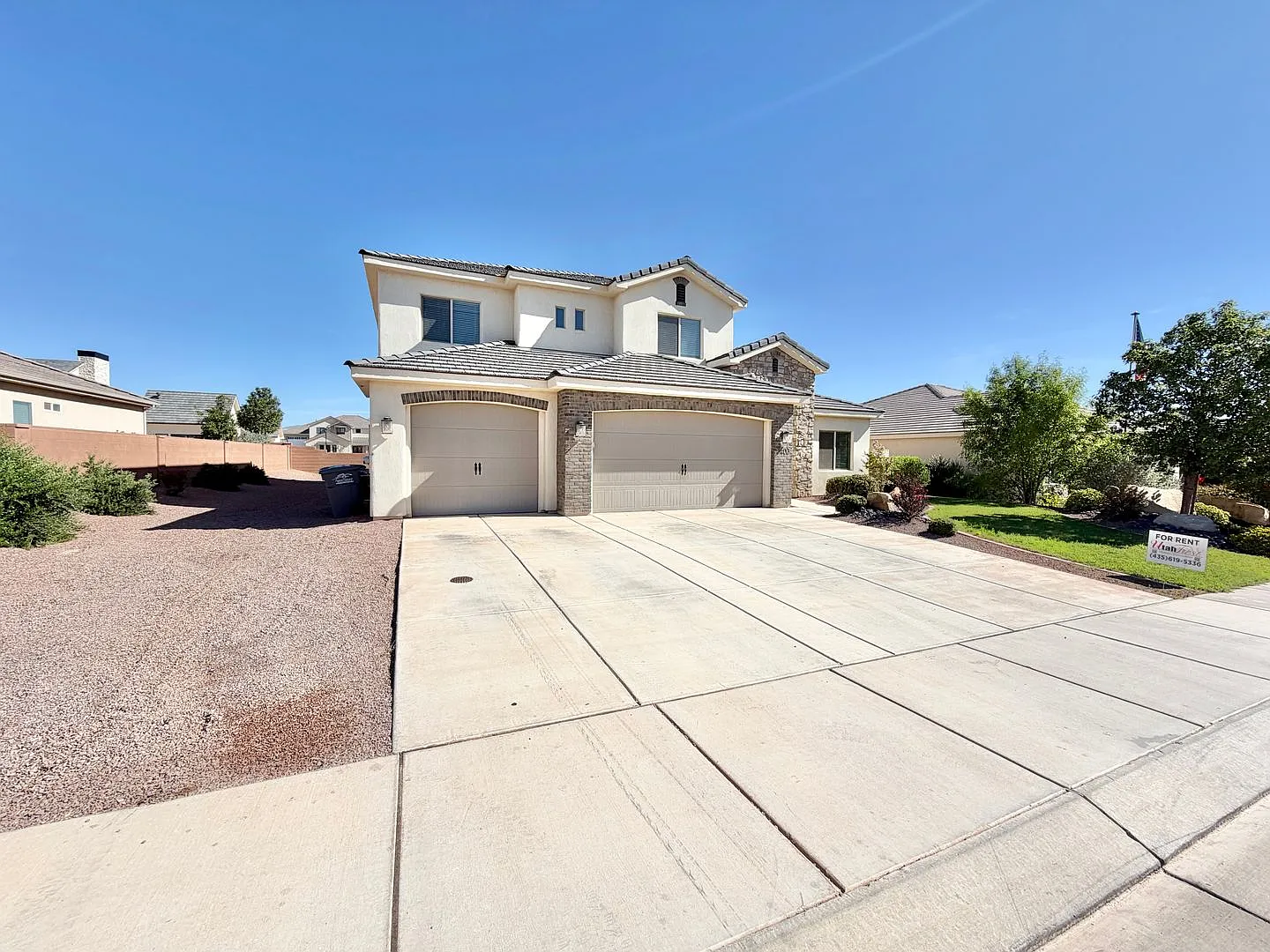 Incredible price!! Stunning 6 bedroom in Little Valley — Photo 2