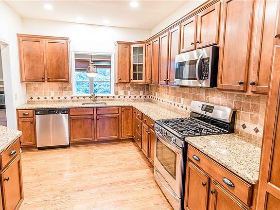 3rd image of 50 S Hillside Ct S