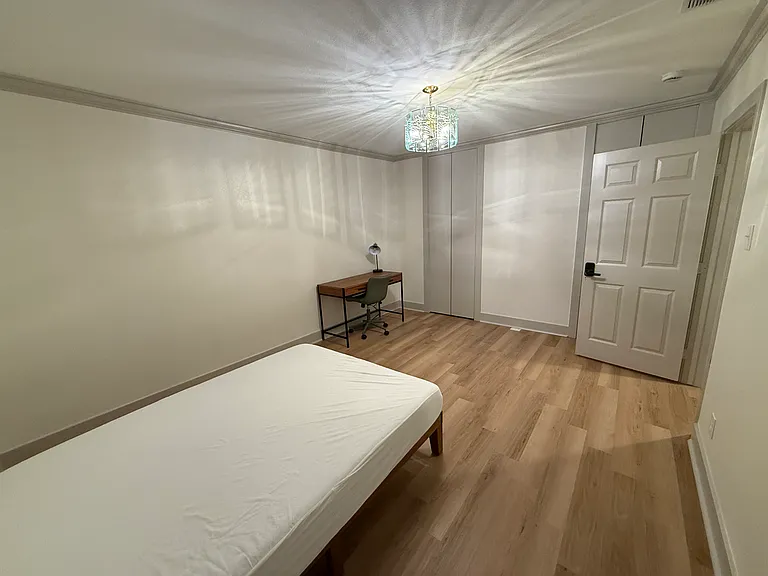 1002 S Glenwood Blvd — Photo 5