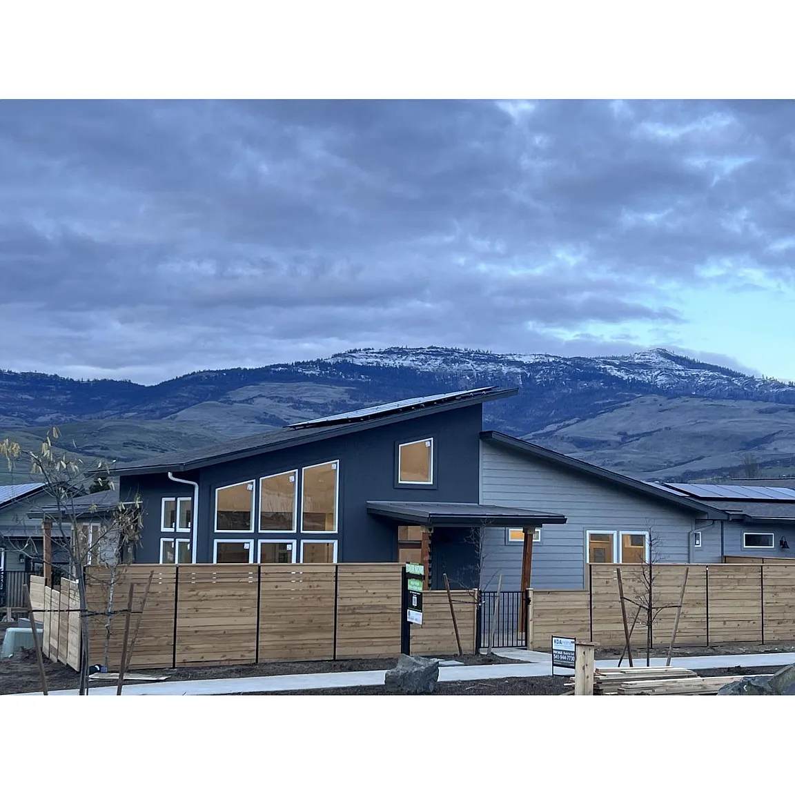 1240 Hagen Way photo 1