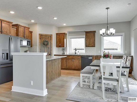 2nd image of 2042 Gindy Cir