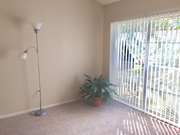 4th image of 420 The Place Ct APT B7