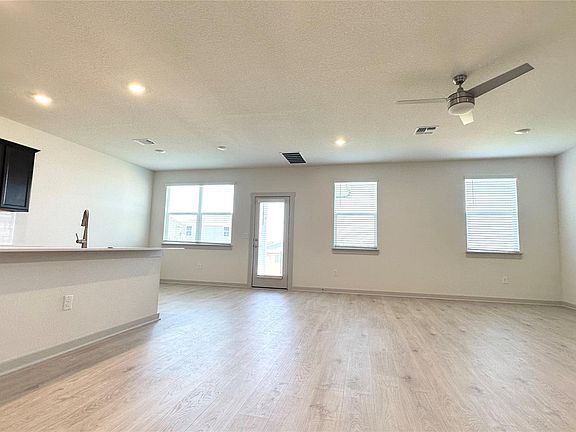 5th image of 2312 Tucker Ln
