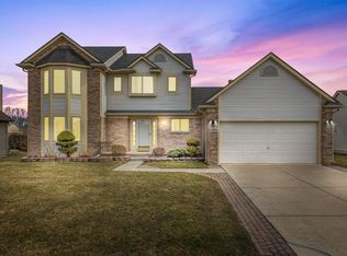 22548 Rambling Dr, Macomb, MI 48044