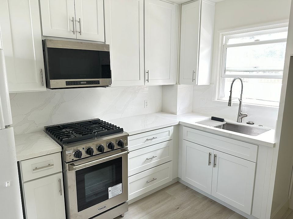 1st image of 23 Rose Ave #1/2