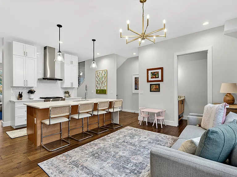 215 N Sarah St #7 — Photo 10