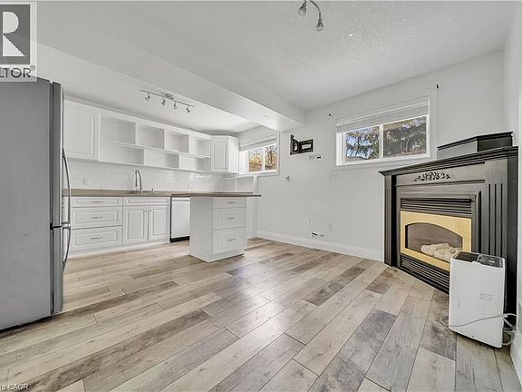 5th image of 347 Keewatin Ave