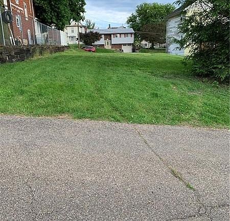 4th image of 559 Parker St