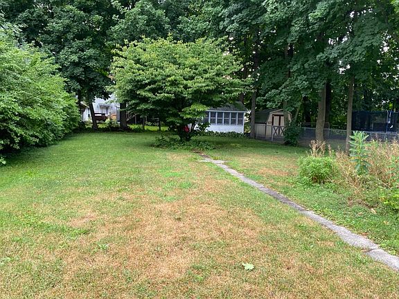 3rd image of 21 Cedar St