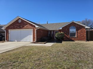 1607 SE Walnut Creek Rd, Lawton, OK 73501
