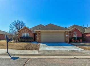 3808 E Ridge Pointe Cir, Edmond, OK 73034