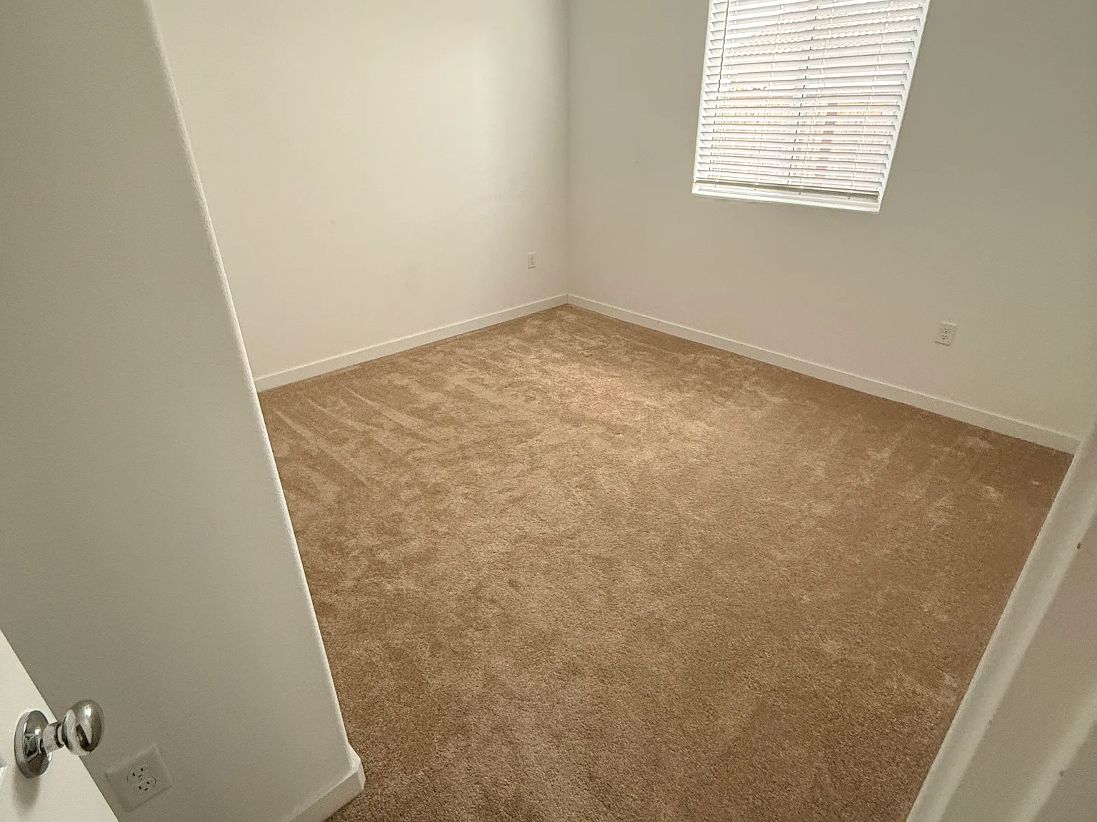 4 bed, 1944 sqft, $800 — Photo 2