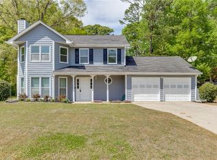 811 Forest Park Ln, Suwanee, GA