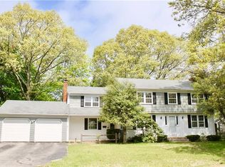 5 Ida Ct, Barrington, RI 02806