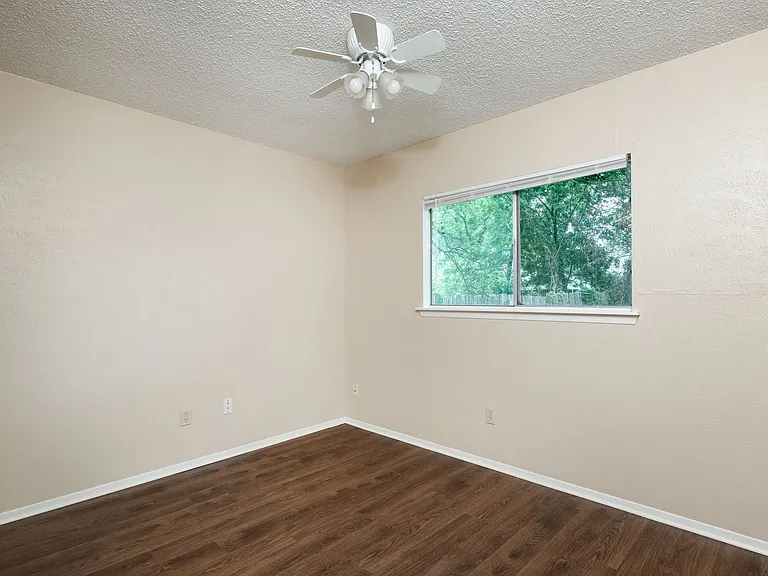 10419 Firethorn Ln — Photo 9