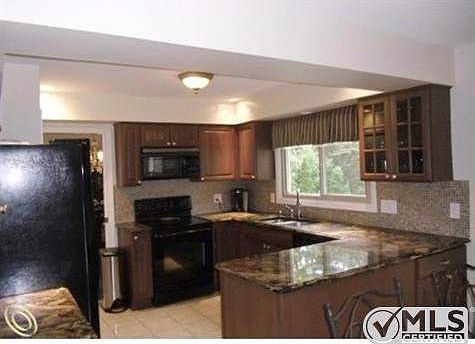 NEWLY UPDATED KITCHEN
