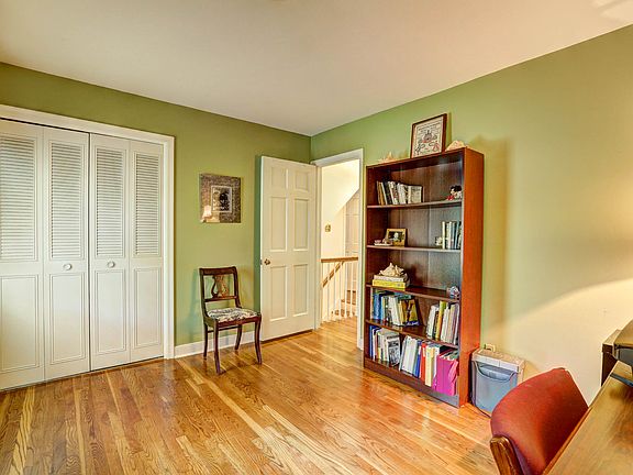 4th image of 348 Brighton Dr