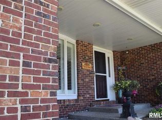 10 Shiloh Dr, Jacksonville, IL 62650