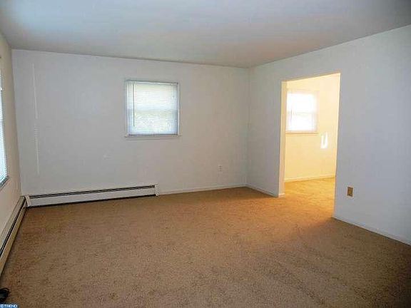 5th image of 105 Cumberland Dr