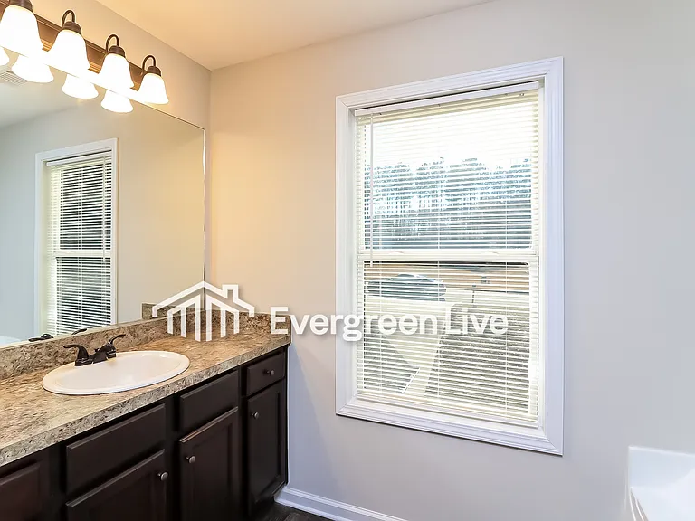 215 Cynthia Ct — Photo 14