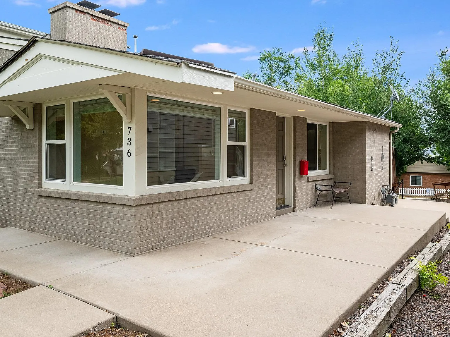 4 bed, 1600 sqft, $7,980 — Photo 2