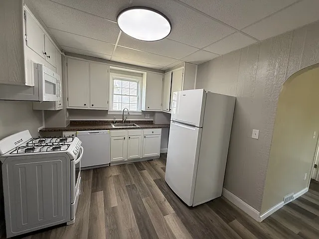 2 bed, 1000 sqft, $1,300 — Photo 4