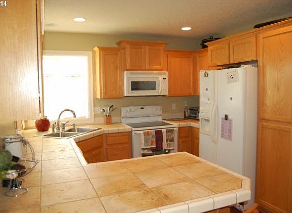 4th image of 1025 NW 22nd Ave