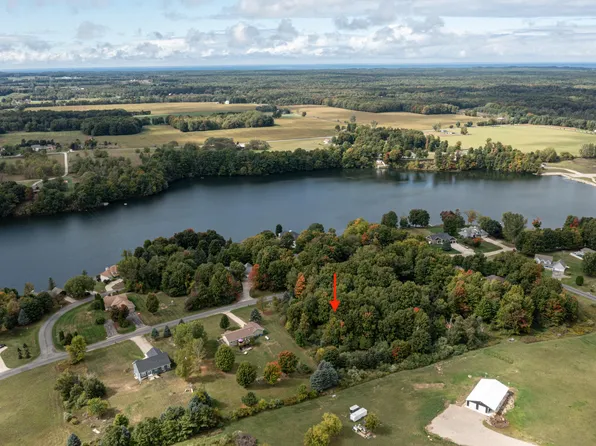 7 N Hill N Dale Dr, Hart, MI 49420