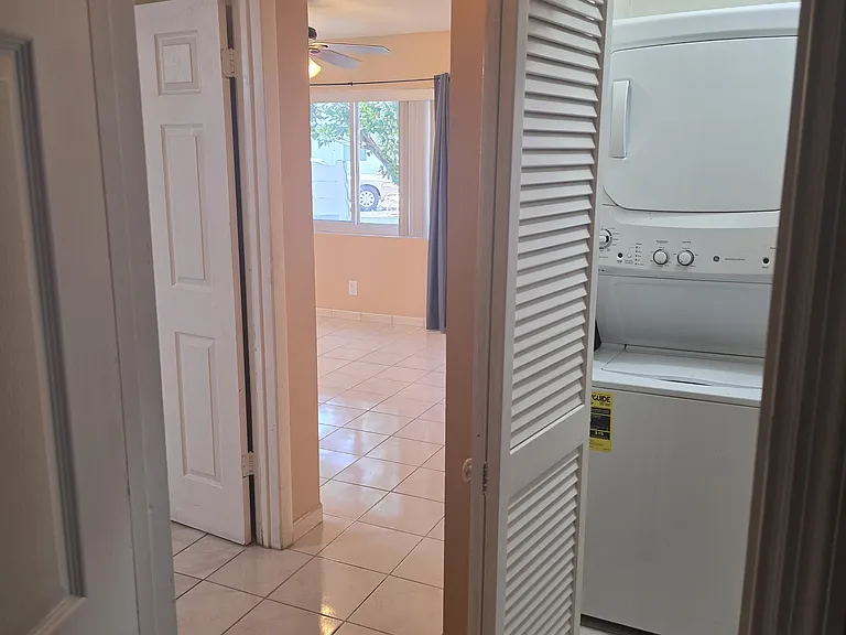 812 NE 2nd St #2 — Photo 14
