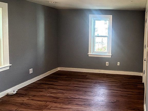 3rd image of 40A Congress St