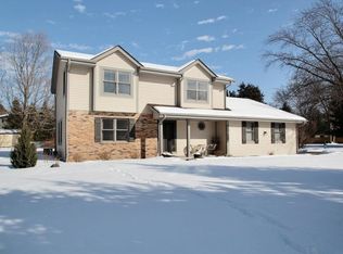 W284N6476 Hawthorne Rd, Hartland, WI 53029