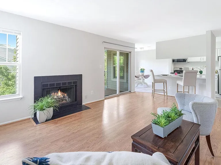 1717 Ascot Way #E — Photo 9
