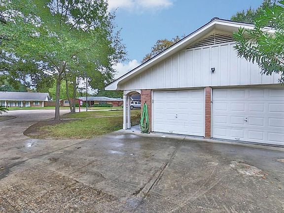 3rd image of 10419 Barwood Dr