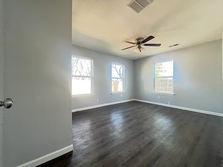 105 Chico St — Photo 11