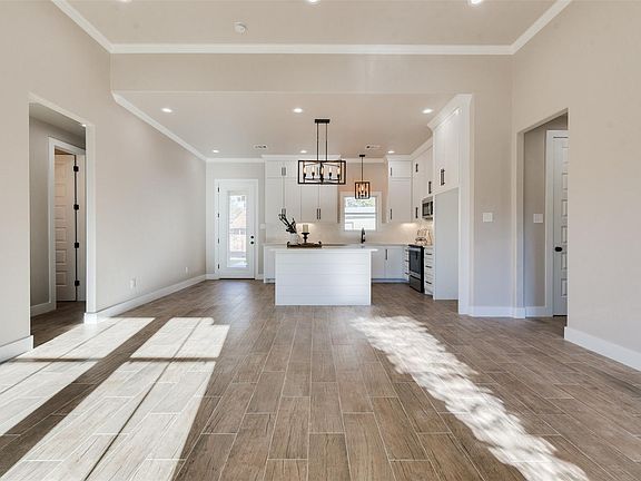 5th image of 5 Oakwood Ln