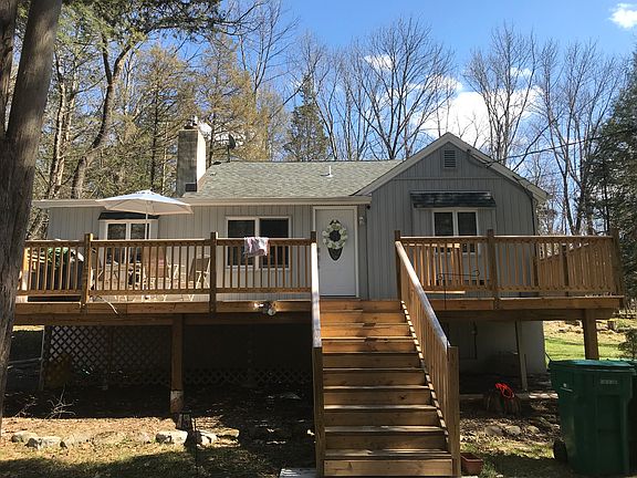 2nd image of 924 Cedar Dr