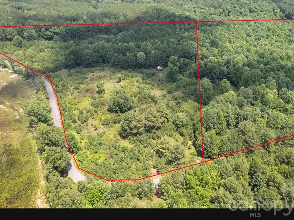 8169 Raccoon Track Dr, Sherrills Ford, NC 28673