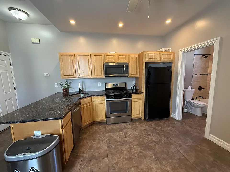 308 Columbia Ave #2R