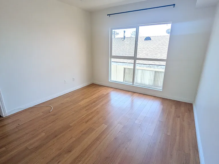 811 N Hayworth Ave #203 — Photo 16