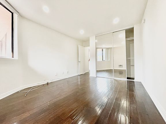 5th image of 726 N West Knoll Dr #115