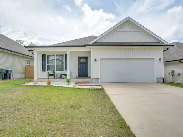 229 Camellia Dr, Cantonment, FL