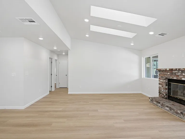 1611 Grapevine Dr — Photo 7